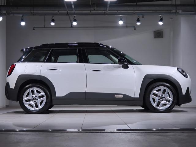 ＭＩＮＩ エースマンＥ　クラシック・トリム　ＭＩＮＩ認定中古車２年保証付　純正ナビ　バックカメラ　ＥＴＣ　ヘッドアップディスプレイ　ドライビングアシスト　クルーズコントロール　１７ＡＷ（5枚目）