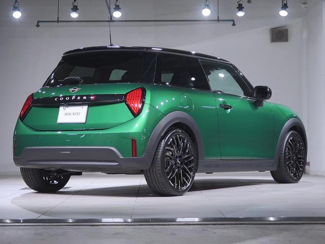 ＭＩＮＩ クーパーＳ　フェイバリット・トリム　認定中古車　フェイバードトリム　Ｍパッケージ　Ｆ電動シート　ヘッドアップディスプレイ　ハーマンカードン　ドライビングアシスト　トップビューカメラ　１８ＡＷ（6枚目）