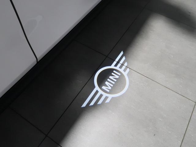 MINI クーパーC クラシック・トリム クラシックトリム ドライビングアシスタントプラス ヘッドアップディスプレイ Fシートヒーティング ステアリングヒーター ワイヤレスチャージング 17AW(38枚目)
