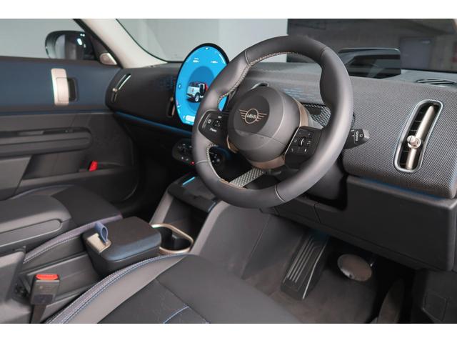 ＭＩＮＩ カントリーマンＤ　クラシック・トリム　ＭＩＮＩ認定中古車２年保証付　Ｍパッケージ　Ｆ電動シート　アクティブクルーズ　バックカメラ　ハーマンカードン　へドアップディスプレイ　１８ＡＷ（4枚目）