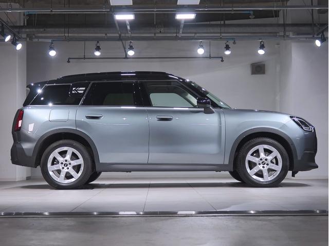 ＭＩＮＩ カントリーマンＤ　クラシック・トリム　ＭＩＮＩ認定中古車２年保証付　Ｍパッケージ　Ｆ電動シート　アクティブクルーズ　バックカメラ　ハーマンカードン　へドアップディスプレイ　１８ＡＷ（5枚目）