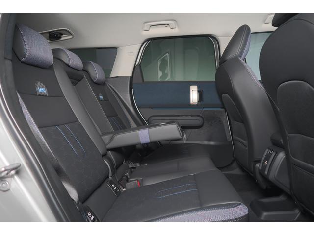 ＭＩＮＩ カントリーマンＤ　クラシック・トリム　クラシックトリム　Ｍパッケージ　ヘッドアップディスプレイ　アクティブクルーズ　ＡｐｐｌｅＣａｒＰｌａｙ　ＡｎｄｒｏｉｄＡｕｔｏ　ハーマンカードン　レーンチェンジウォーニング　オートトランク　１８ＡＷ（9枚目）