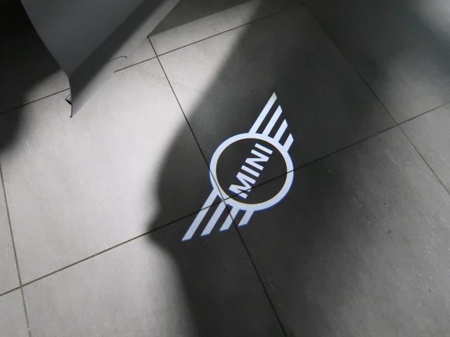 ＭＩＮＩ カントリーマンＤ　クラシック・トリム　クラシックトリム　Ｍパッケージ　ヘッドアップディスプレイ　アクティブクルーズ　ＡｐｐｌｅＣａｒＰｌａｙ　ＡｎｄｒｏｉｄＡｕｔｏ　ハーマンカードン　レーンチェンジウォーニング　オートトランク　１８ＡＷ（40枚目）