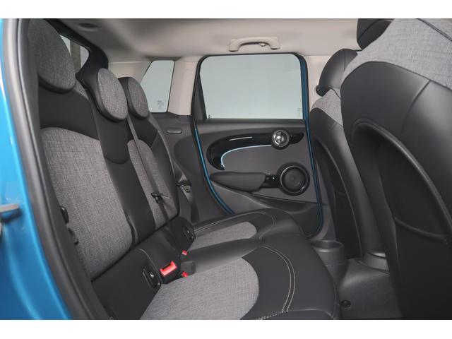 ＭＩＮＩ クーパー　ＭＩＮＩ認定中古車２年保証付　純正ナビ無し　アップルカープレイ　バックカメラ　アクティブクルーズコントロール　リアＰＤＣ　１６ＡＷ（9枚目）