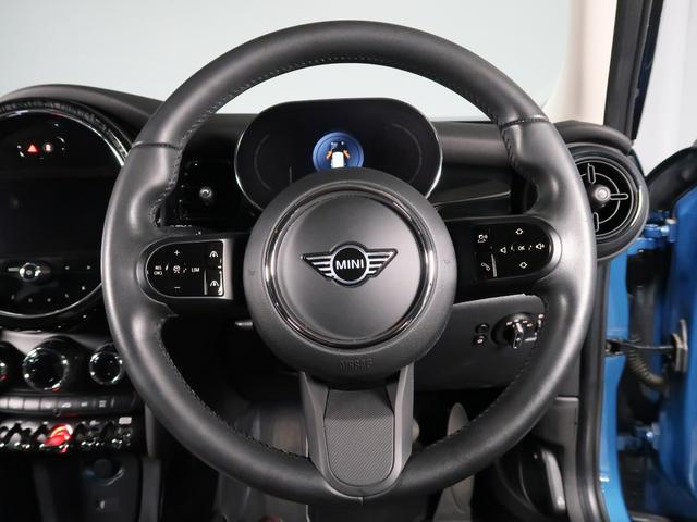 ＭＩＮＩ クーパー　ＭＩＮＩ認定中古車２年保証付　純正ナビ無し　アップルカープレイ　バックカメラ　アクティブクルーズコントロール　リアＰＤＣ　１６ＡＷ（12枚目）