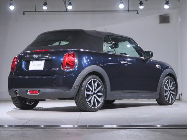 ＭＩＮＩ クーパー　コンバーチブル　エッセンシャル・トリム　Ｆシートヒーティング　ＬＥＤヘッドライト　リヤＰＤＣ　純正ＨＤＤナビ　１７ＡＷ（17枚目）