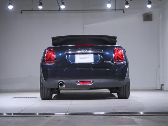 ＭＩＮＩ クーパー　コンバーチブル　エッセンシャル・トリム　Ｆシートヒーティング　ＬＥＤヘッドライト　リヤＰＤＣ　純正ＨＤＤナビ　１７ＡＷ（18枚目）