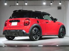 ＭＩＮＩ認定中古車は３６０°チェックリストに従い徹底的にチェック。エンジンやトランスミッション、電気系統やコンピュータ・システムなどを詳細に点検。交換基準に達した部品は整備した後にご納車いたします。 6
