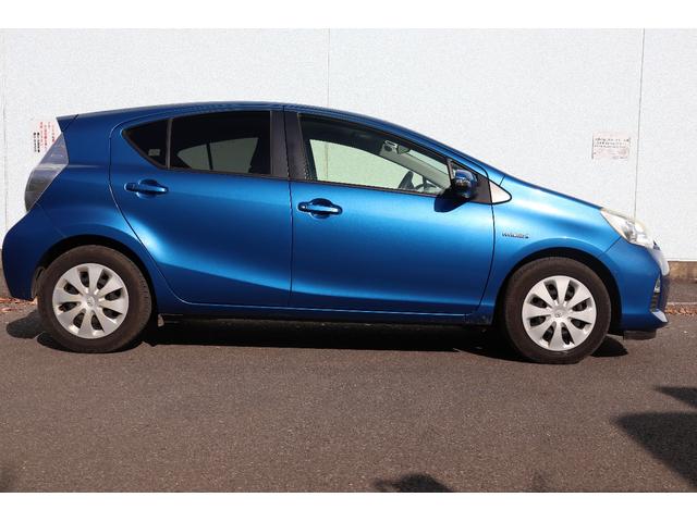 アクア Ｓ　Ｓ　グレード・ナビ・ＥＴＣ・Ｂｌｕｅｔｏｏｔｈ・スマートキー・キーレス　スタート・ＣＤ／ＤＶＤ再生・オートエアコン・オートライト（4枚目）