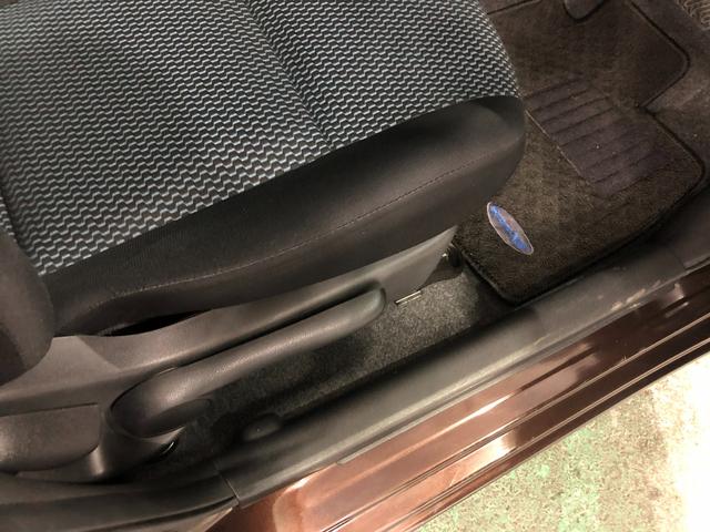 ノート X 走行15721キロ/デジタルルームミラー/CDチューナー 1年保証距離無制限 走行距離15721キロ デジタルルームミラー CDチューナー 純正カーペットマット プッシュボタンスタート 電動格納式ドアミラー オートエアコン(15枚目)