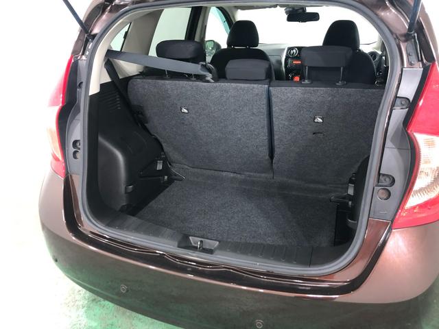 ノート X 走行15721キロ/デジタルルームミラー/CDチューナー 1年保証距離無制限 走行距離15721キロ デジタルルームミラー CDチューナー 純正カーペットマット プッシュボタンスタート 電動格納式ドアミラー オートエアコン(27枚目)