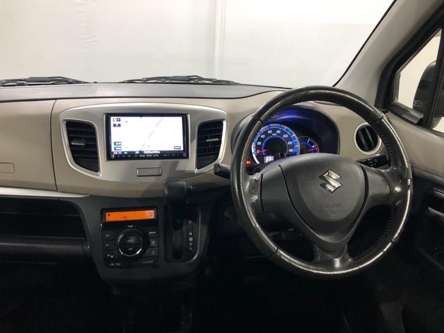 ワゴンＲ ＦＸリミテッド　走行８５３４０キロ／車検整備付／ナビ　一年保証・走行距離無制限　走行８５３４０キロ　フルセグナビ　ブルートゥース　助手席エアバック　純正カーペットマット　アイドリングストップ　ベンチシート（5枚目）