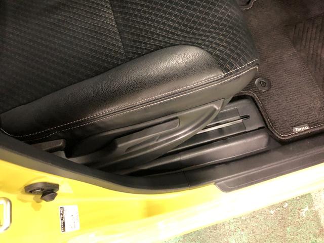 痛みの出やすい運転席シートの角、フロアマット、座面、ともに良好です