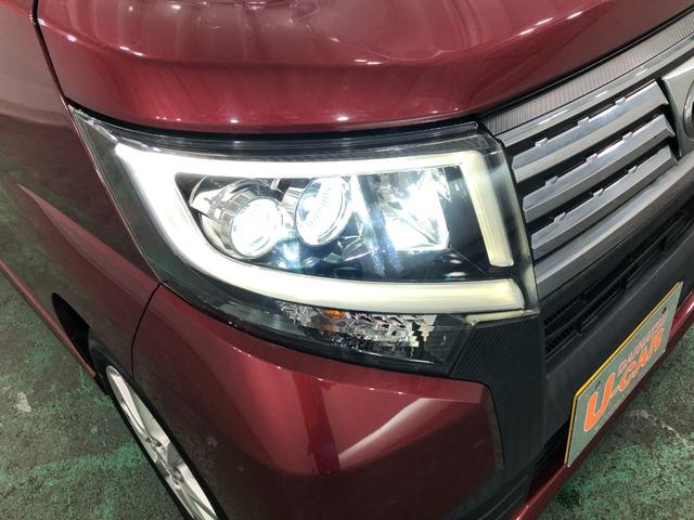 白く明るい光で夜間走行をサポートするＬＥＤヘッドランプを搭載