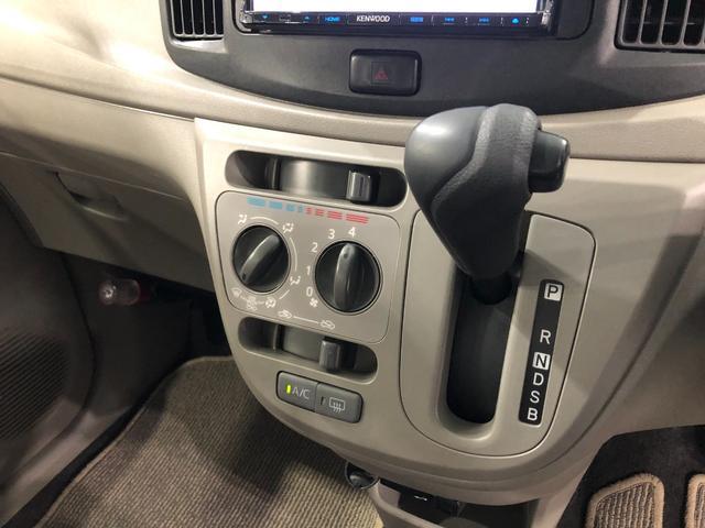 ミライース L 走行73839キロ/車検整備付/TVレスナビ 禁煙車 点検記録簿あり 一年保証・走行距離無制限 走行73839キロ 運転席助手席エアバック 純正カーペットマット アイドリングストップ キーレス ホイールキャップ(11枚目)