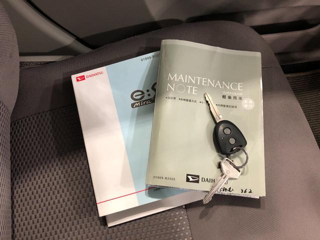 ミライース L 走行73839キロ/車検整備付/TVレスナビ 禁煙車 点検記録簿あり 一年保証・走行距離無制限 走行73839キロ 運転席助手席エアバック 純正カーペットマット アイドリングストップ キーレス ホイールキャップ(50枚目)