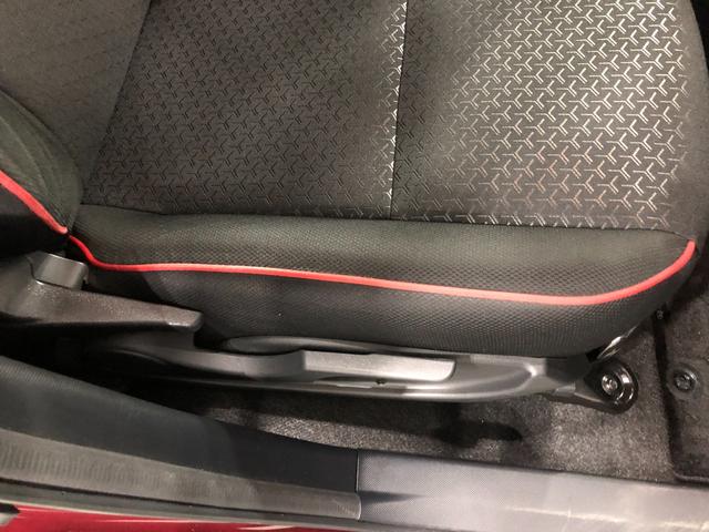 痛みの出やすい運転席シートの角、フロアマット、座面、ともに良好です