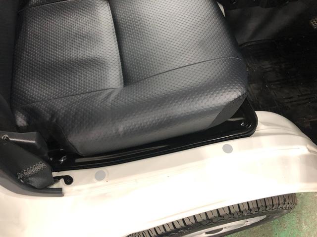 ハイゼットトラック ジャンボスタンダード　走行１０７５０キロ／ＭＴ／マット　１年保証距離無制限　走行距離１０７５０キロ　マニュアル車　ＦＭＡＭラジオ　純正フロアマット　助手席エアバッグ　クリアランスソナー　オートライト　アイドリングストップ（15枚目）