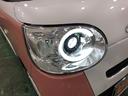 白く明るい光で夜間走行をサポートするLEDヘッドランプを搭載
