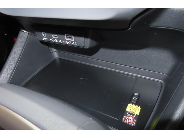 �����̎��[�ɕ֗��ȃZ���^�[�g���C�ɂ͌g�ѓ��̃f�o�C�X�̏[�d�\�Ȃt�r�a�o�͓d���t�ł��B��ړ_�[�d�Ή��B