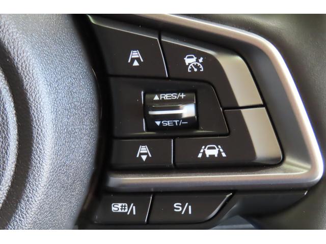 アイサイトの運転支援機能、クルーズコントロールのボタンです。前の車についていく機能や、一定の速さで走行する機能があります。