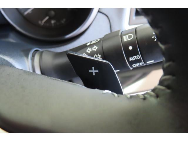 パドルシフトは加速時、坂道の下りで走行中の細やかな速度の増減が出来ます。