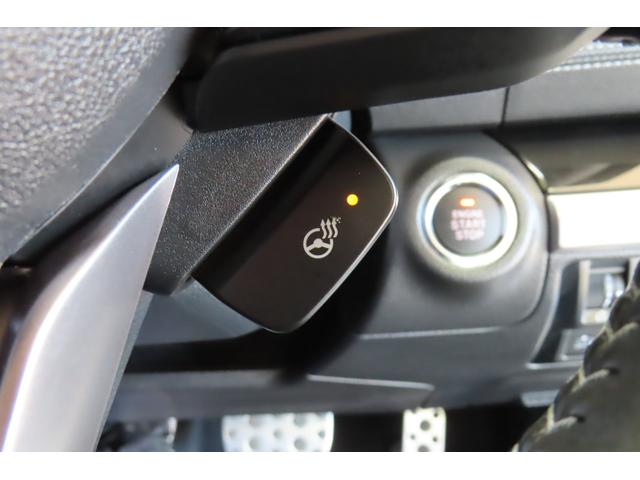 寒い朝や、冬のアウトドアを楽しんだ後、冷え切った車内でハンドルヒーターが指先をじんわりと温めてくれます。