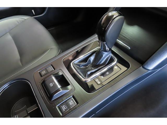 操作性に優れたシフトノブ周り。