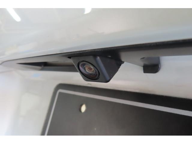 バックカメラです。後ろも見えないと不安ですがバックして駐車する時に大活躍するバックカメラもしっかりと装備されています。