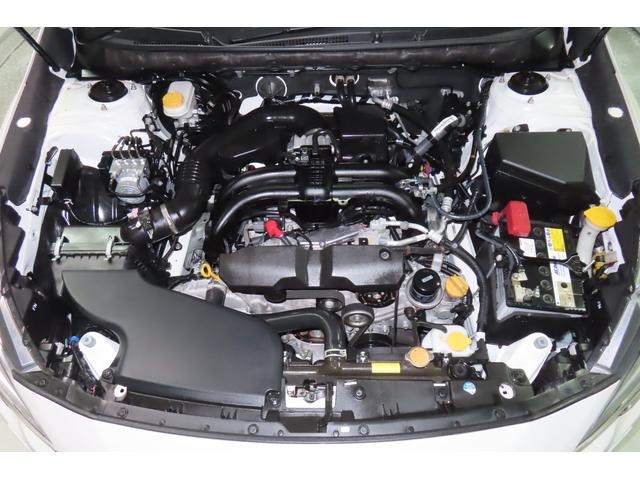 ＳＵＢＡＲＵ水平対向エンジンは左右対称に向き合ったピストンが水平方向に往復することで、互いの力を打ち消しあう為、振動が少なくエンジンフィールは非常に滑らかです。