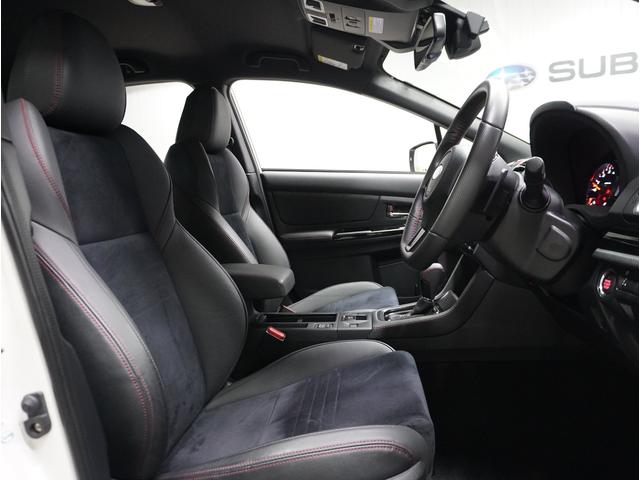 アクティブに駆け出したいけれど、ちょっとしたお出掛けにも使いたい、そんなスマートな使い分けができるのはセダンならではですね。ホールド感のあるシートは長時間ドライブにでも疲れにくい設計です。