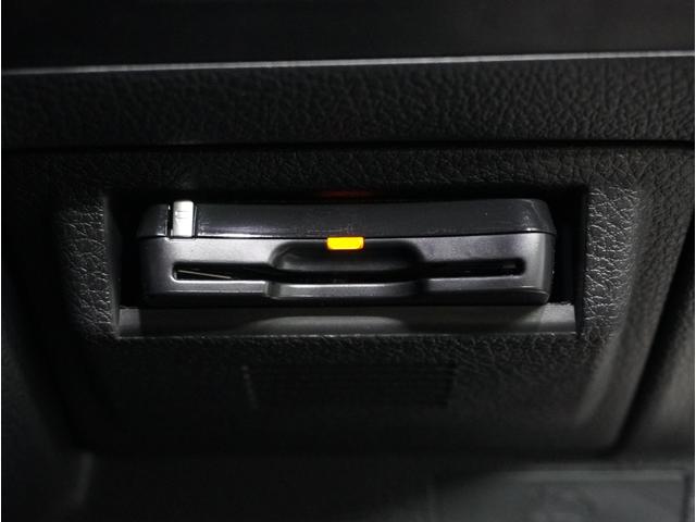 ＥＴＣ２．０は料金支払い機能のほかに、高速道路上の渋滞・規制情報や災害情報などの運転支援情報を得ることができるようになりました。