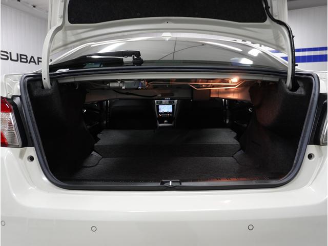 大容量のトランクルームは後部座席を分割して倒すことでお好みの広さに拡張できます。