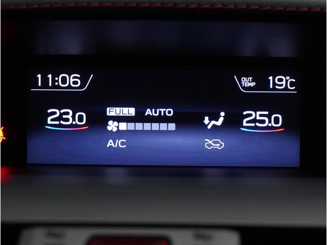 左右独立温度調整機能付きフルオートエアコン。運転席と助手席で温度調整ができ操作性も優れているので、乗員全ての人が快適に過ごせます。