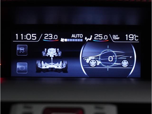 車両のさまざまな情報を５．９インチの大型ディスプレイに表示。運転中でも視認しやすくまたグラフィカルな表示によって直感的に把握できます。