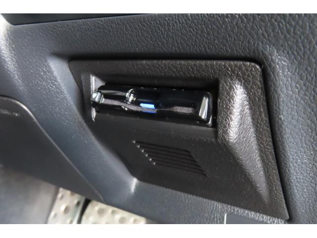 ＥＴＣ２．０は料金支払い機能のほかに、高速道路上の渋滞・規制情報や災害情報などの運転支援情報を得ることができるようになりました。