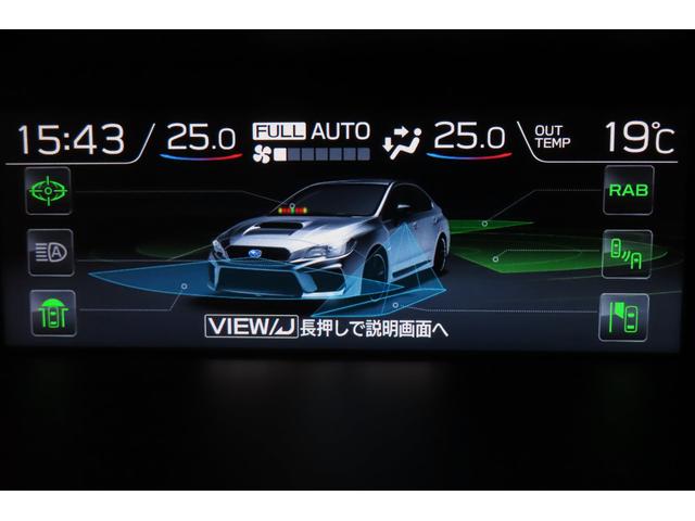 エアコンの温度設定、外気温をはじめ、お車の状態をダッシュ上部のディスプレイで表示します。