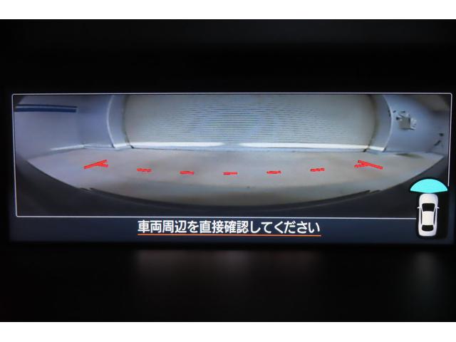 エアコンの温度設定、外気温をはじめ、お車の状態をダッシュ上部のディスプレイで表示します。