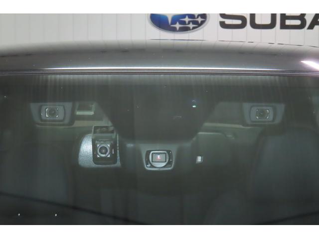 アイサイトは２つのステレオカメラで人や物を立体的に捉えることで、より人間の目に近い形で危険を察知することができます。