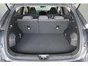 日常の買い物からアクティブに過ごす週末まで、乗る人の多彩なライフスタイルに応える大容量のカーゴルーム。後ろのシートをすべて倒せばゆとりのある空間ができます。
