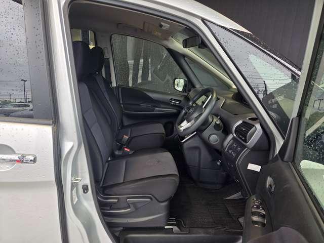 セレナ 2.0 XV 純正ナビAビューカメラ純正ドラレコETC オートクルーズ LEDライト ETC車載器 レーンキープ ワンオーナー車 インテリキー 記録簿 ドラレコ パワーウインドウ ナビTV エアコン ABS エアバッグ メモリーナビ キーレス 両自動ドア(13枚目)