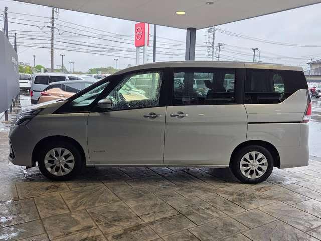 セレナ 2.0 XV 純正ナビAビューカメラ純正ドラレコETC オートクルーズ LEDライト ETC車載器 レーンキープ ワンオーナー車 インテリキー 記録簿 ドラレコ パワーウインドウ ナビTV エアコン ABS エアバッグ メモリーナビ キーレス 両自動ドア(17枚目)