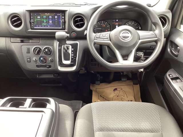 当店在庫車はすべてルームクリーニング済みでインパネ全体は視認性と操作性を重視したレイアウト。どなたでも扱いやすく、快適にお乗りいただけます。