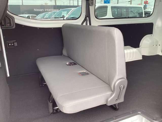 後部座席もゆったりくつろげます