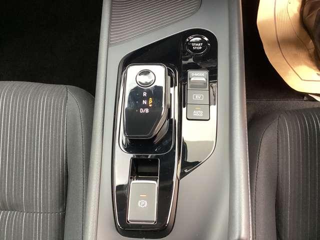 ノート 1.2 X 当社試乗車UPアラウンドビューモニター純正 リアカメラ 衝突被害軽減ブレ-キ 全方位カメラ LEDヘッドライト レーンアシスト インテリジェントキー 整備記録簿 ワンセグTV TVナビ サイドカーテンエアバック サイドカメラ メモリーナビ(15枚目)