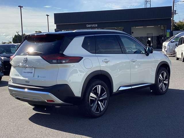 エクストレイル 1.5 G e-4ORCE 4WD 当社試乗車UPプロパイロットアラウンドビュ 試乗車 パークアシスト 寒冷地仕様 LEDヘッドランプ ナビTV スマートキー レーダークルーズ LKA キーフリー ETC 4WD アルミホイール メモリーナビ 記録簿 バックカメラ サイドカメラ(5枚目)