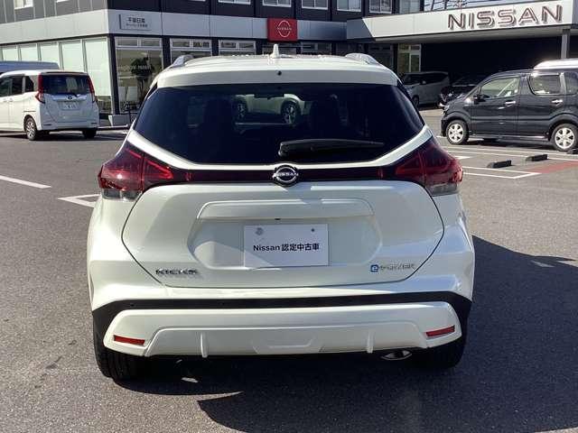 キックス １．２　Ｘ　（ｅ－ＰＯＷＥＲ）　当社試乗車ＵＰ純正ナビＭＭ３２０Ｄ－ＬＡビューカメ　レーンキープ　アラウンドモニタ　ＬＥＤ　寒冷地仕様　エマージェンシーブレーキ　スマートキー　アルミホイール　盗難防止システム　バックカメラ　アイドリングストップ　レーダークルーズ　メモリーナビ（6枚目）