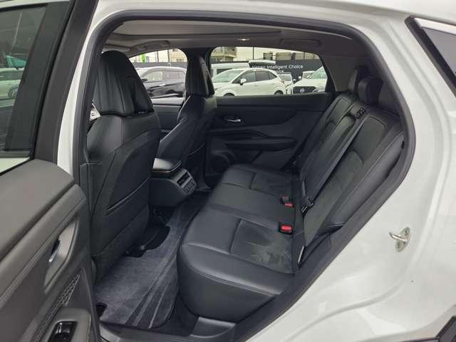 アリア B6 当社試乗車UPメーカーナビプロパイロット2. 全周囲カメラ 誤発進抑制 サンルーフ ACC LED ETC レーンアシスト 4WD フルオートエアコン インテリキー 試乗車アップ バックモニター メモリーナビ アルミホイール パーキングアシスト(11枚目)