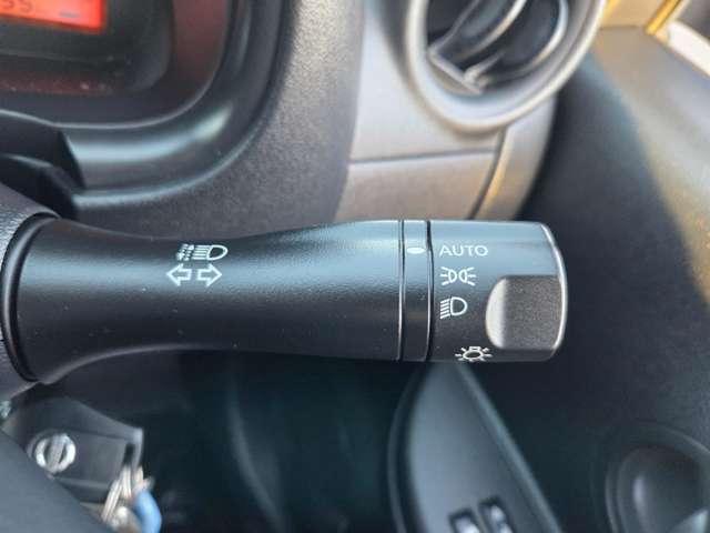 マーチ 1.2 S レンタカーUP純正ナビバックモニタードラレ 1セグTV メンテナンスノート 運転席助手席エアバック キーレス バックモニター ETC ナビTV パワーウインド メモリーナビゲーション オートエアコン PS 運転席エアバッグ ABS(17枚目)