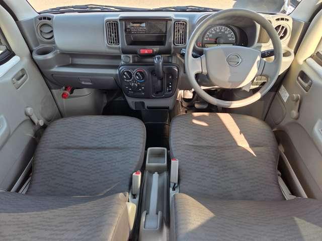 当店在庫車はすべてルームクリーニング済みでインパネ全体は視認性と操作性を重視したレイアウト。どなたでも扱いやすく、快適にお乗りいただけます。